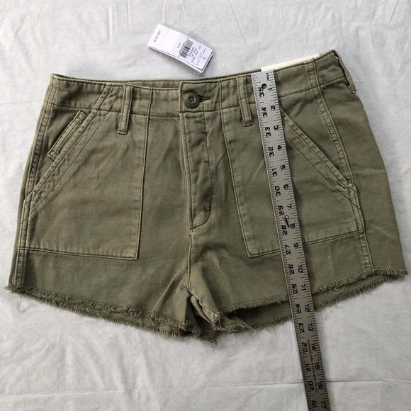 NWT American Eagle Outfitters Green Cargo Shorts with Relaxed Fit Size 6 - Picture 4 of 7